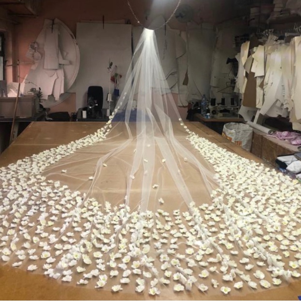 Breathtaking 12.5ft Long Bridal Designer 3D Flower Cathedral Veil with Comb 🤩💒 - Picture 8 of 13